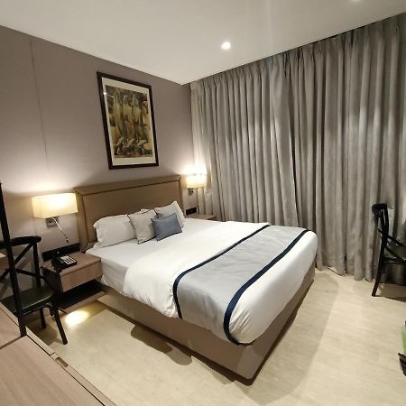 Hotel Highway Inn Andheri East Bombaim Exterior foto