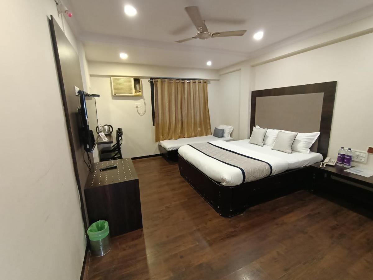 Hotel Highway Inn Andheri East Bombaim Exterior foto