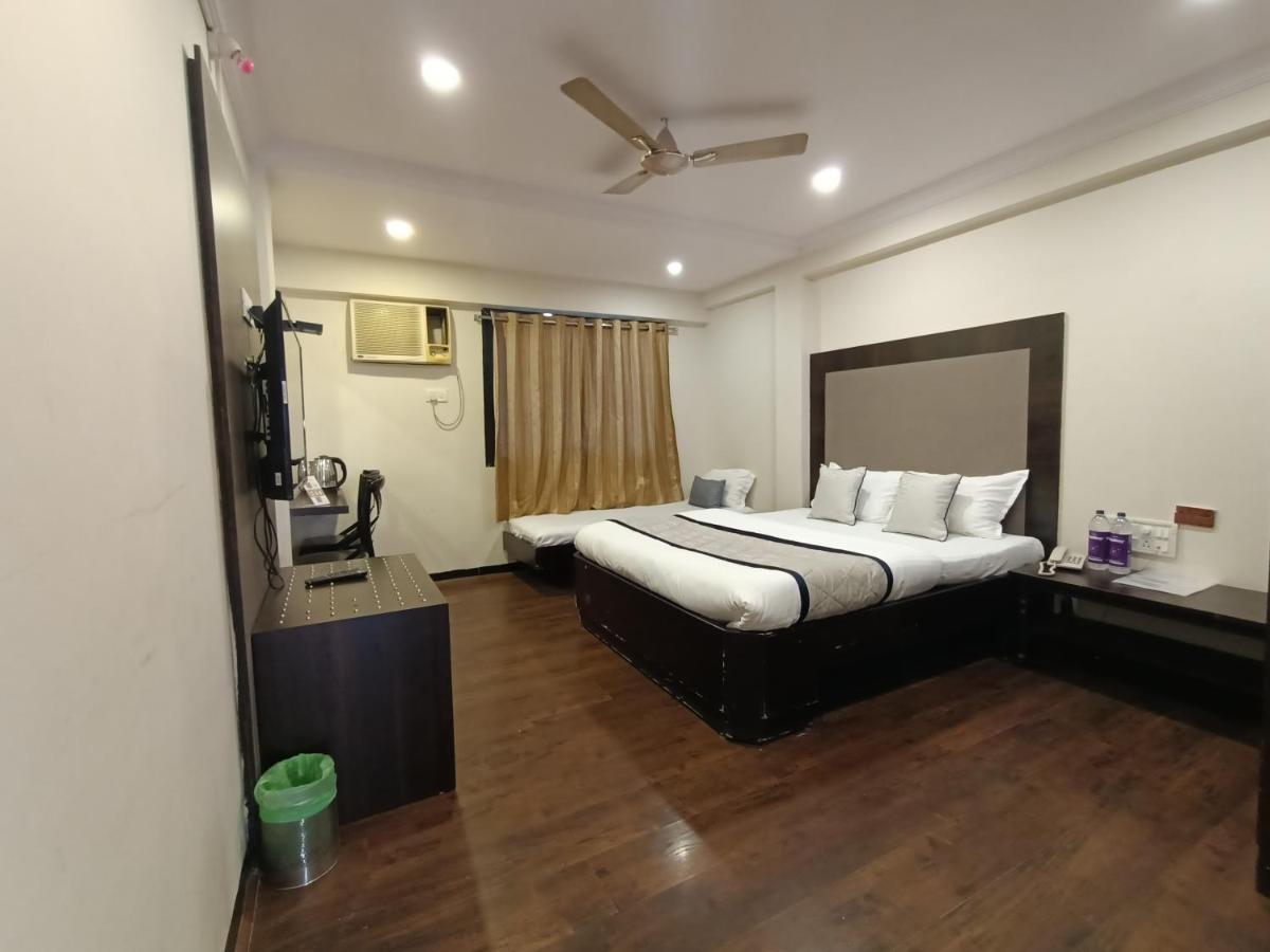 Hotel Highway Inn Andheri East Bombaim Exterior foto