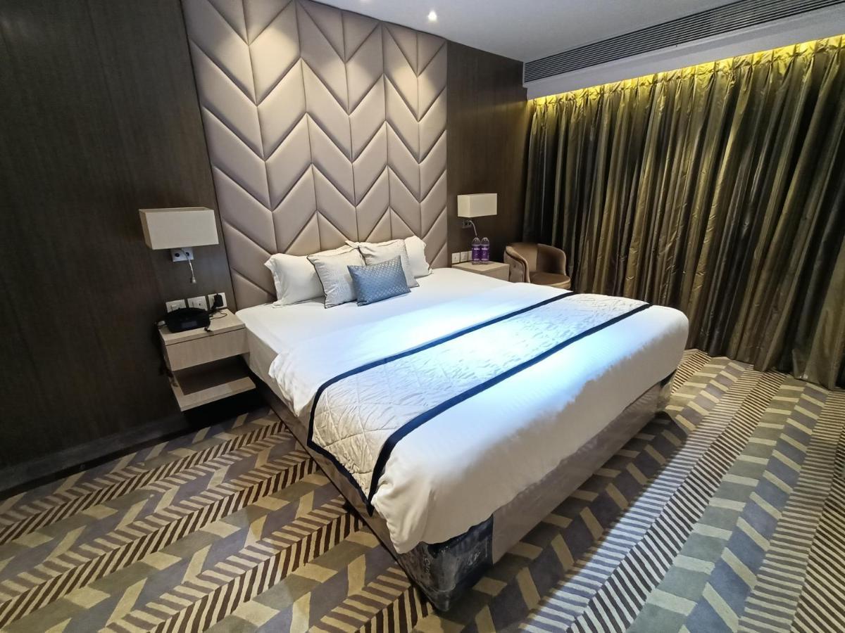 Hotel Highway Inn Andheri East Bombaim Exterior foto
