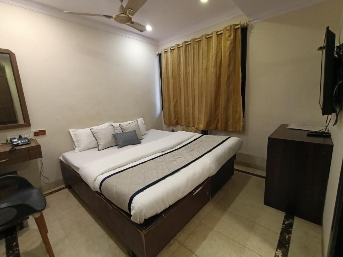 Hotel Highway Inn Andheri East Bombaim Exterior foto