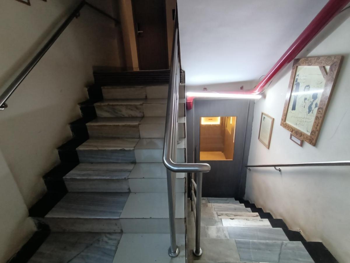 Hotel Highway Inn Andheri East Bombaim Exterior foto