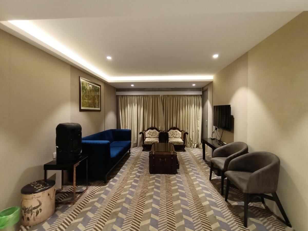 Hotel Highway Inn Andheri East Bombaim Exterior foto