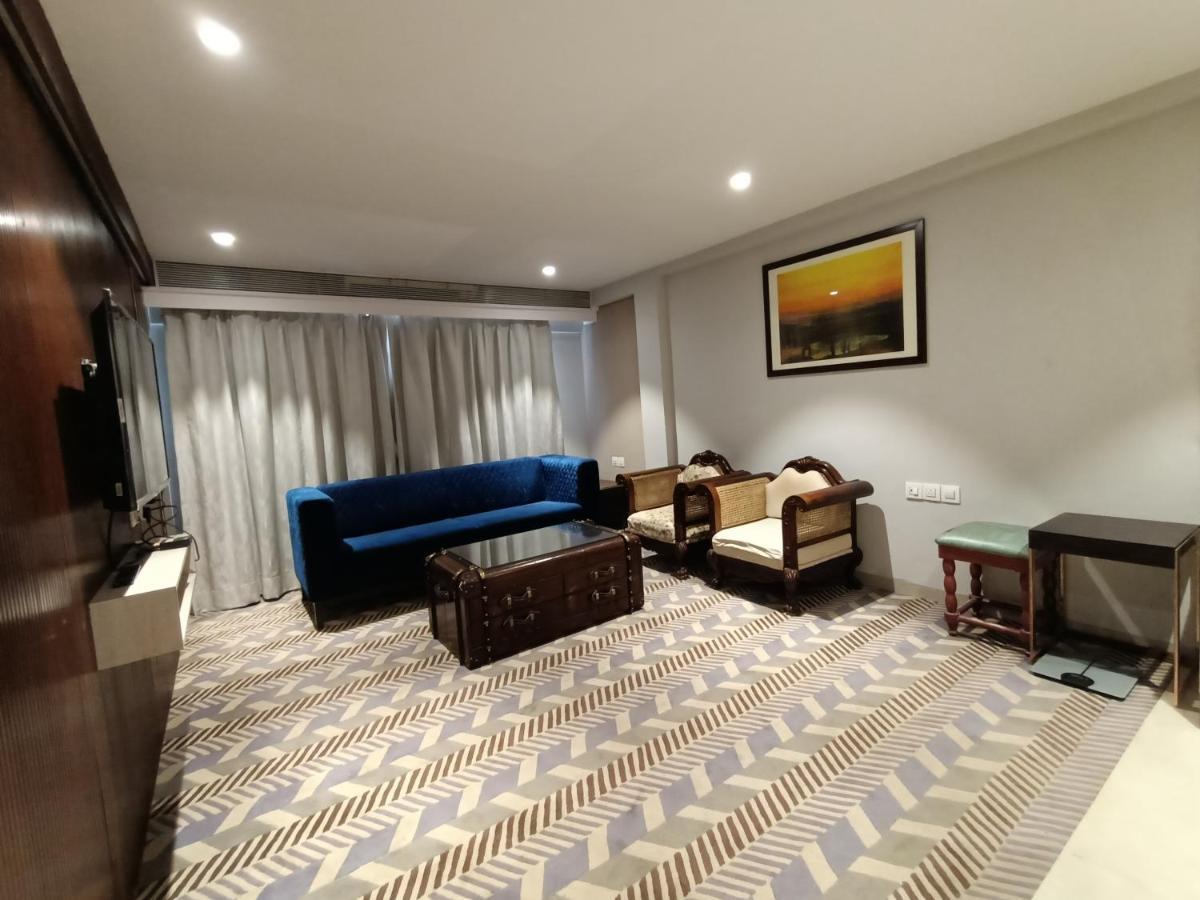 Hotel Highway Inn Andheri East Bombaim Exterior foto