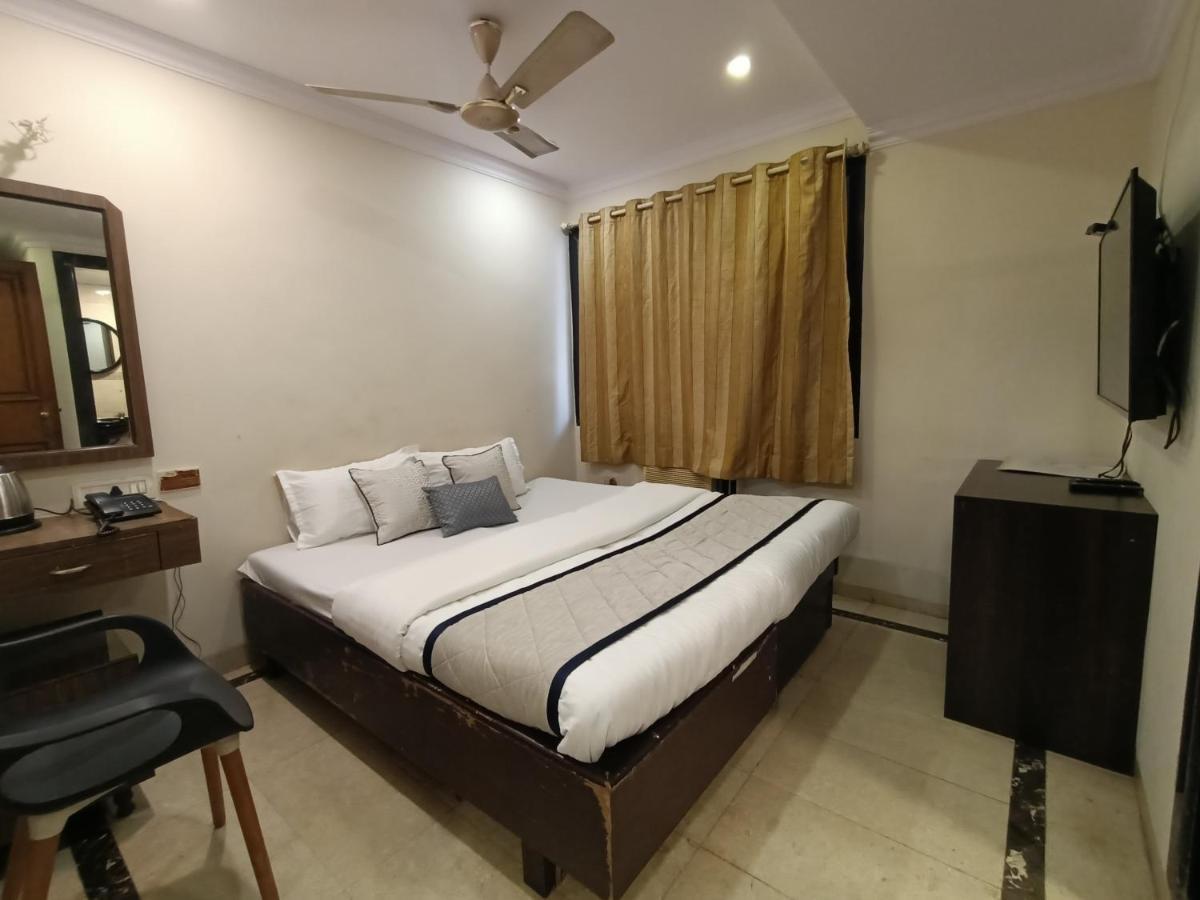 Hotel Highway Inn Andheri East Bombaim Exterior foto