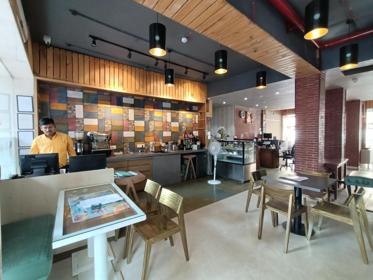 Hotel Highway Inn Andheri East Bombaim Exterior foto