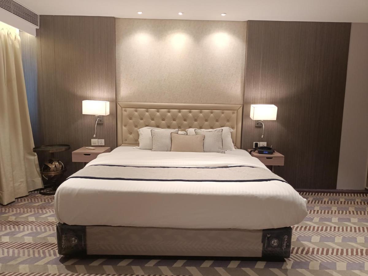 Hotel Highway Inn Andheri East Bombaim Exterior foto